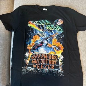 Fallout boy, weezer, Green Day tour t shirt medium